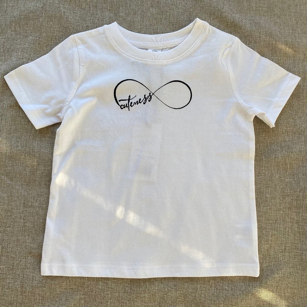 CUTENESS INFINITY TEE IN BLACK